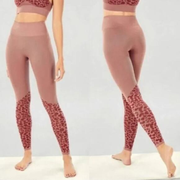 NEW Fabletics High Waisted Seamless Leopard Leggings Animal Print Pink Mauve - Picture 1 of 4